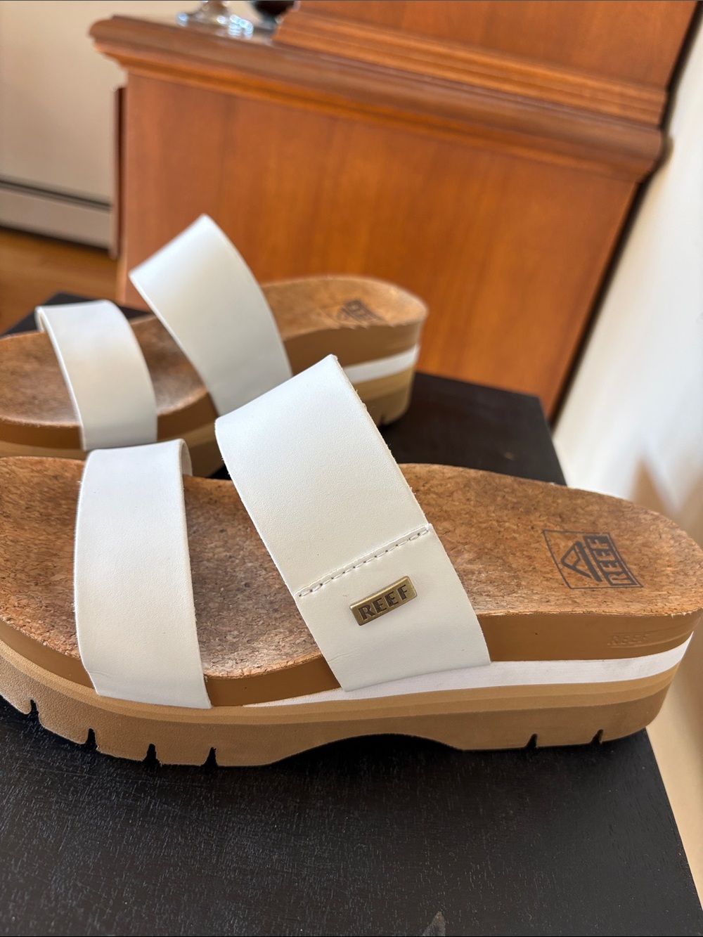 REEF Cushion Vista Hi White Platform Slide Sandals – Women’s Size 7 - Picture 2 of 7